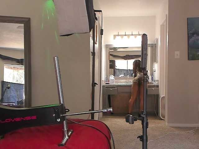 Yiauana's BongaCams show and profile