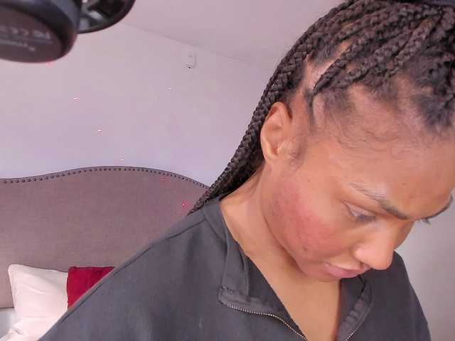 Yiauana's BongaCams show and profile