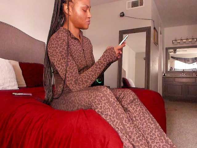 Yiauana's BongaCams show and profile