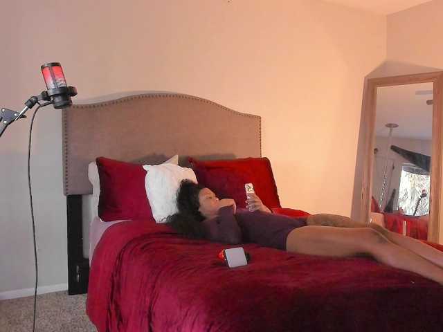 Yiauana's BongaCams show and profile