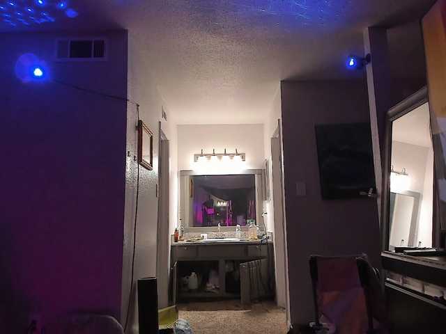 Yiauana's BongaCams show and profile