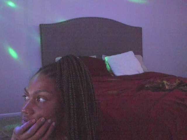 Yiauana's BongaCams show and profile