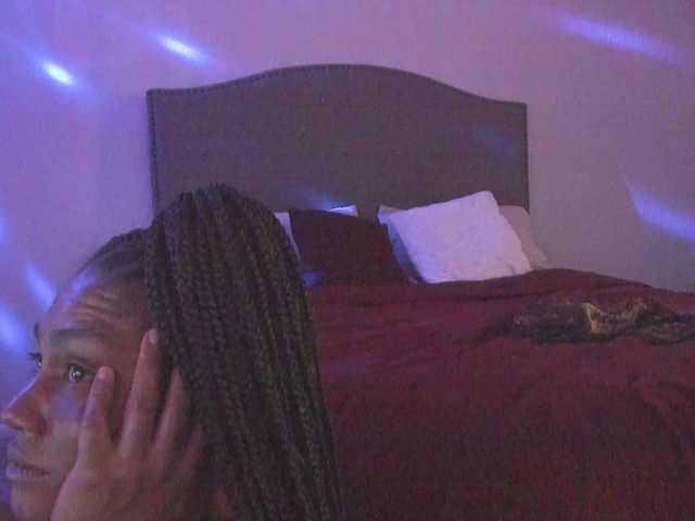 Yiauana's BongaCams show and profile