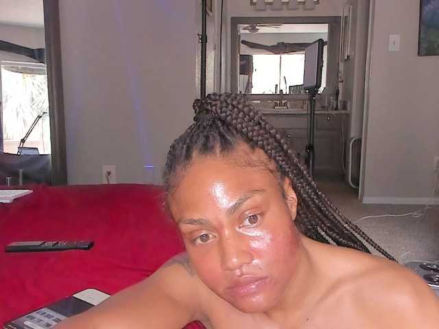 Yiauana's BongaCams show and profile