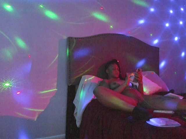 Yiauana's BongaCams show and profile