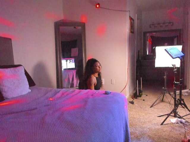 Yiauana's BongaCams show and profile