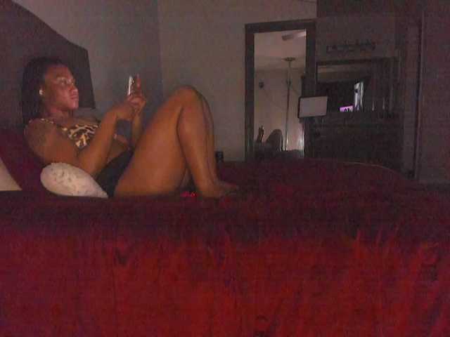 Yiauana's BongaCams show and profile