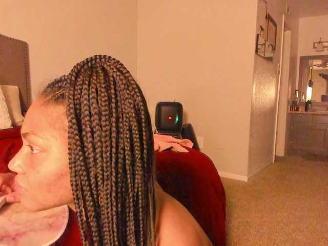 Yiauana's BongaCams show and profile