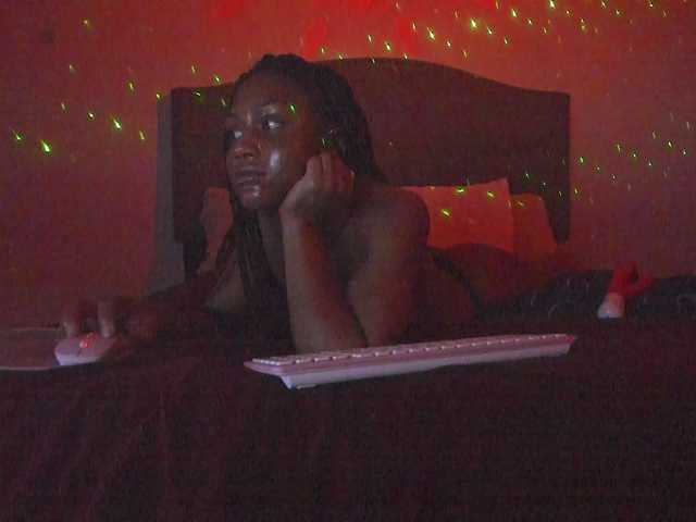 Yiauana's BongaCams show and profile