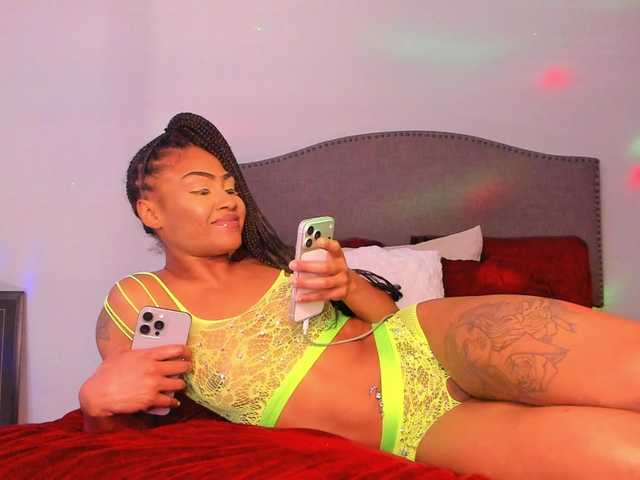 Yiauana's BongaCams show and profile