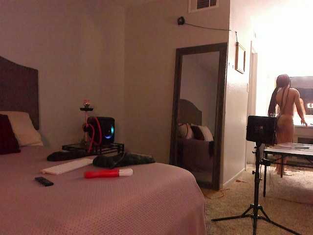 Yiauana's BongaCams show and profile