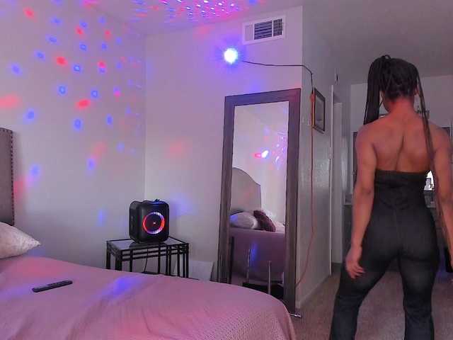 Yiauana's BongaCams show and profile