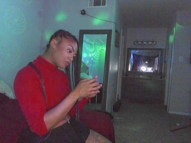 Yiauana's BongaCams show and profile