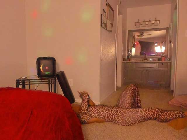 Yiauana's BongaCams show and profile