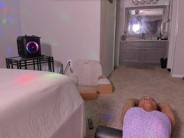 Yiauana's BongaCams show and profile