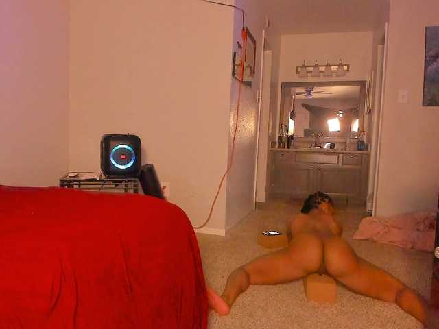 Yiauana's BongaCams show and profile