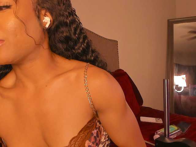 Yiauana's BongaCams show and profile