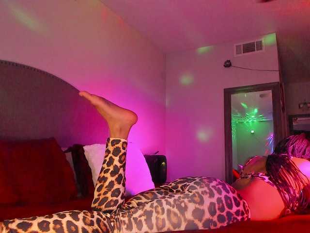 Yiauana's BongaCams show and profile