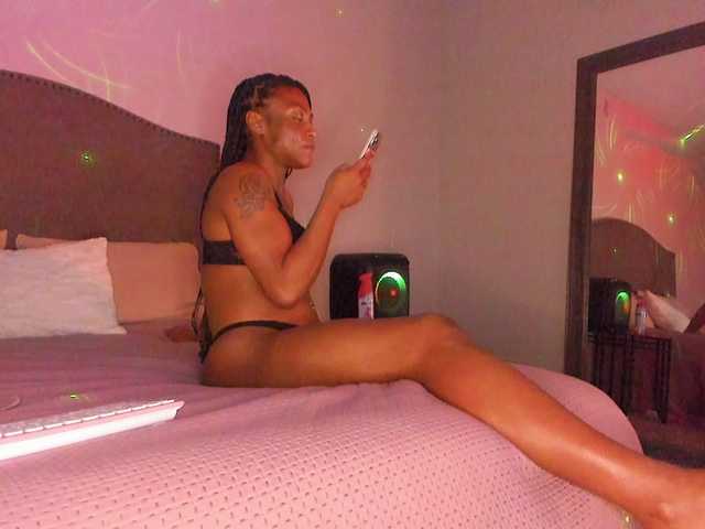 Yiauana's BongaCams show and profile