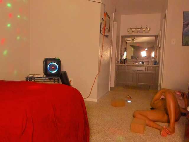 Yiauana's BongaCams show and profile