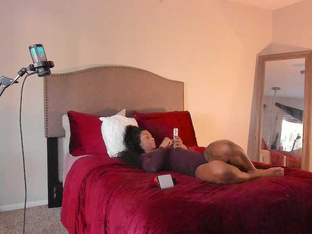 Yiauana's BongaCams show and profile