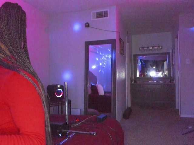 Yiauana's BongaCams show and profile