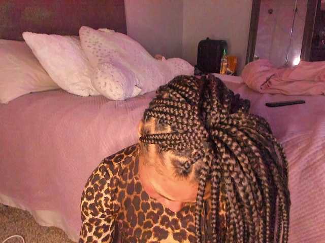 Yiauana's BongaCams show and profile