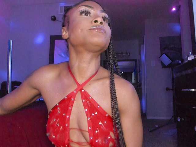 Yiauana's BongaCams show and profile