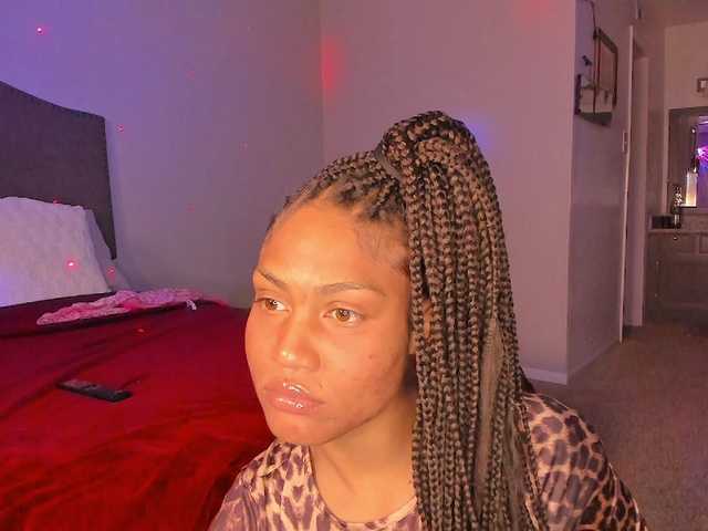 Yiauana's BongaCams show and profile