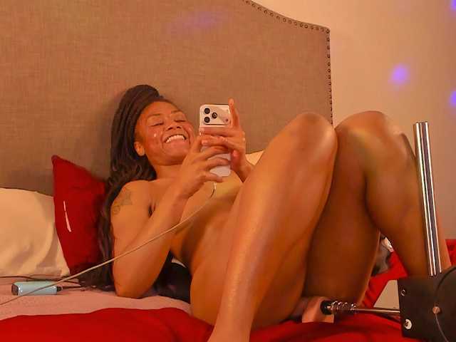 Yiauana's BongaCams show and profile