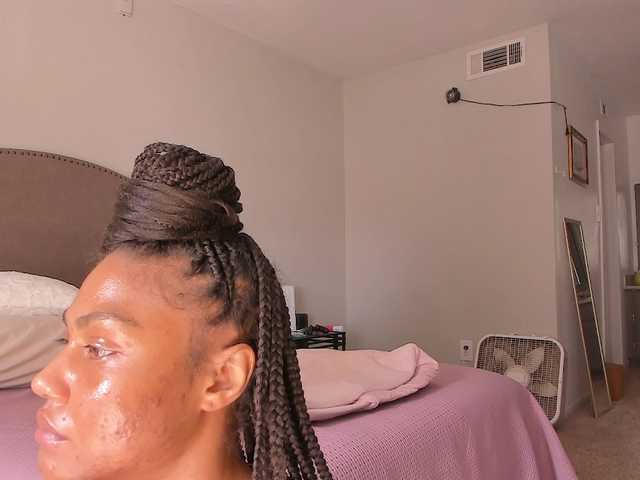 Yiauana's BongaCams show and profile