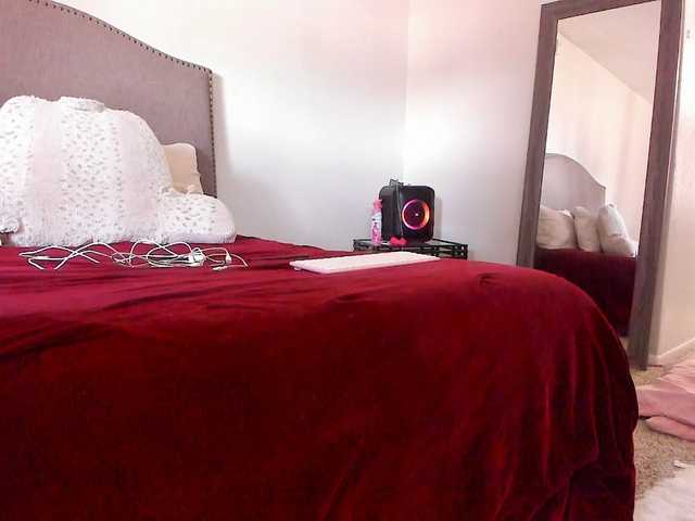 Yiauana's BongaCams show and profile