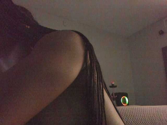 Yiauana's BongaCams show and profile