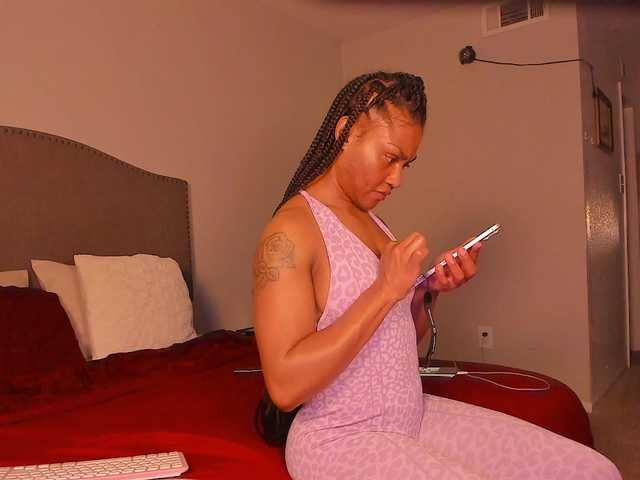 Yiauana's BongaCams show and profile