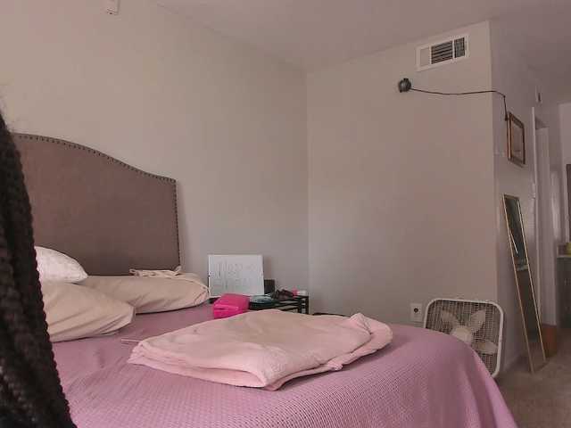 Yiauana's BongaCams show and profile