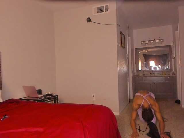 Yiauana's BongaCams show and profile