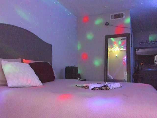 Yiauana's BongaCams show and profile