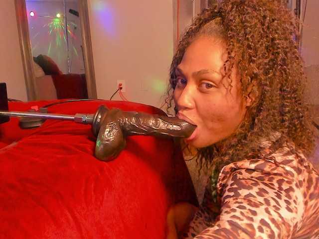 Yiauana's BongaCams show and profile