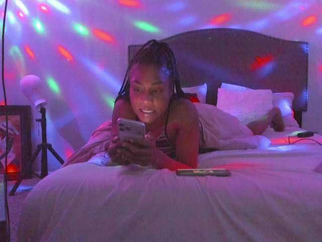 Yiauana's BongaCams show and profile