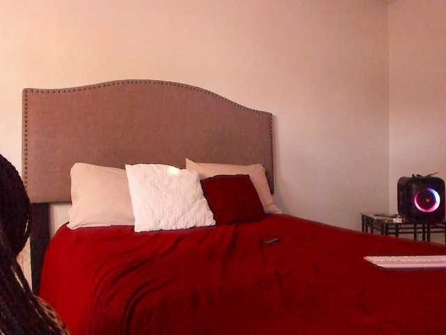 Yiauana's BongaCams show and profile