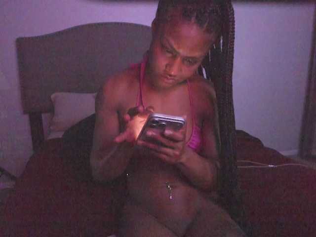 Yiauana's BongaCams show and profile