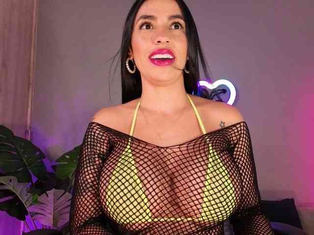 alina-cruz webcam