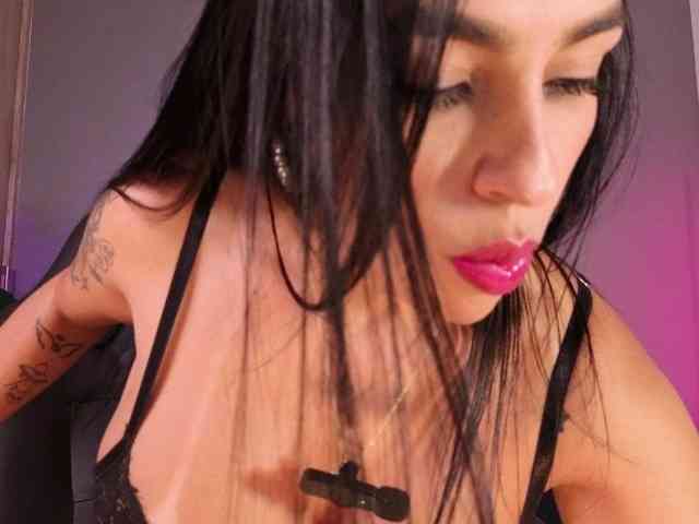 alina-cruz webcam