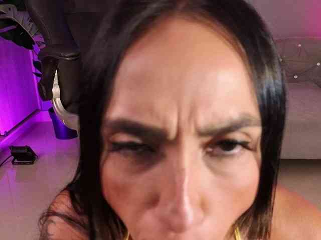 alina-cruz webcam