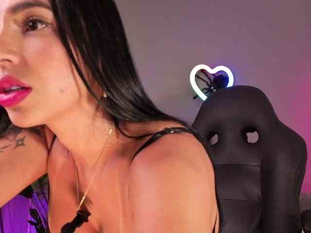alina-cruz webcam