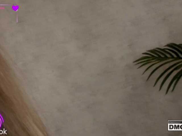 Hollywww's BongaCams show and profile