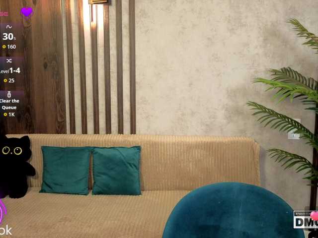 Hollywww's BongaCams show and profile