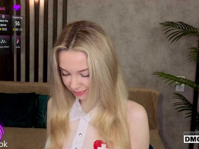 Hollywww's BongaCams show and profile