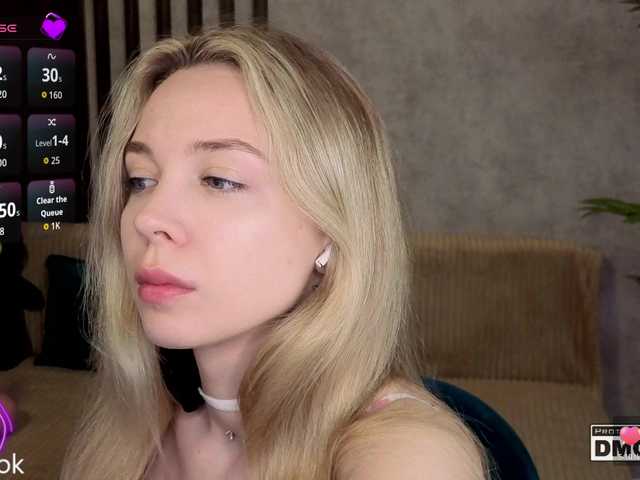 Hollywww's BongaCams show and profile