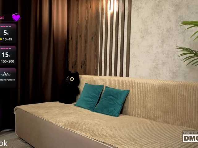 Hollywww's BongaCams show and profile